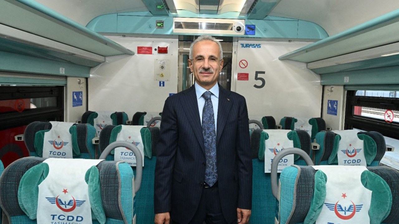 Bayramda tren seferlerine dev takviye! Bakan Uraloğlu: 18 bin 644 kişilik kapasite artışı sağlayacağız