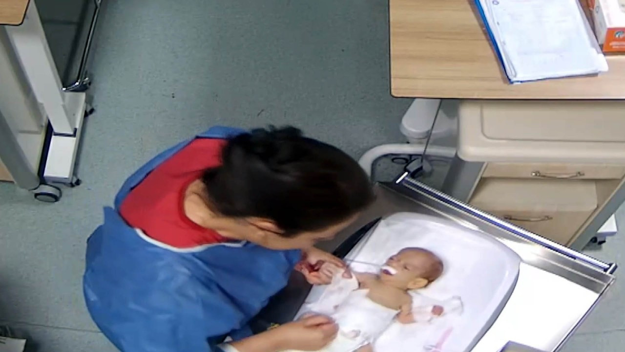 5 günlük bebeğe şiddet uygulamıştı! Cani hemşire mahkemede yalvardı: Lütfen hakimim rica ediyorum