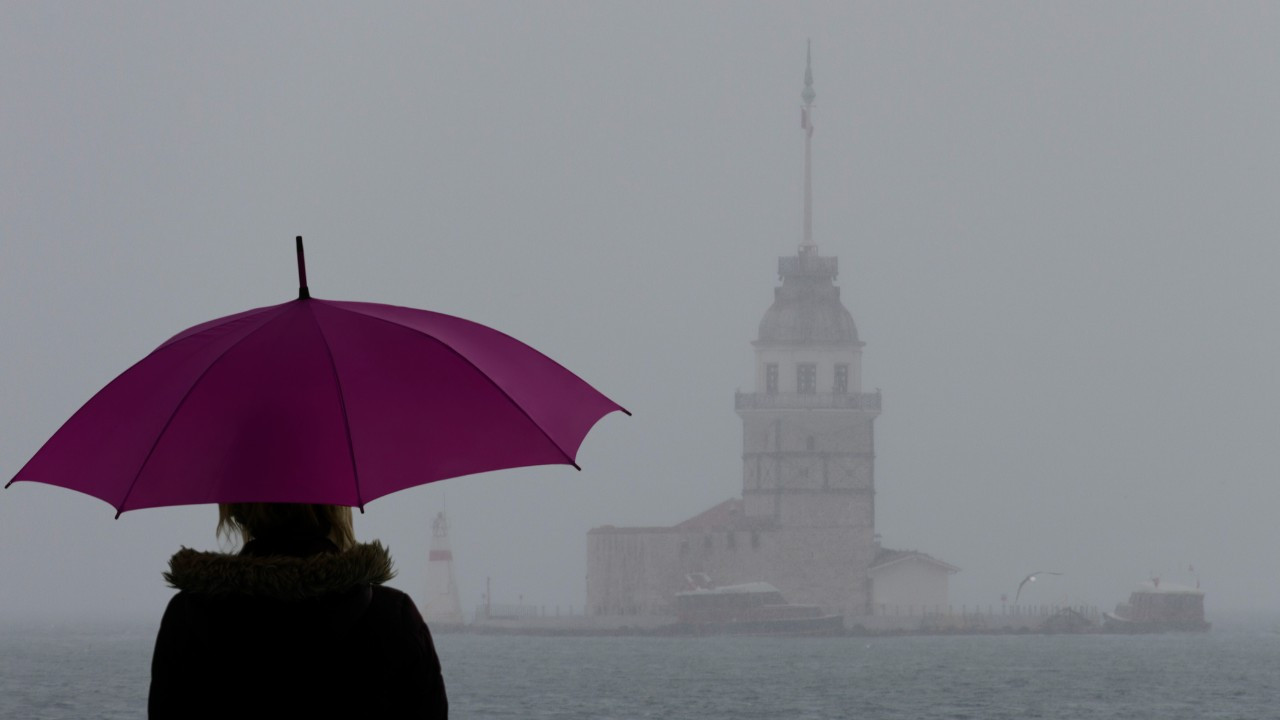 İstanbul için kritik uyarı! AKOM saat verip alarm durumuna geçti: Metrekareye 15 kilogram yağış yolda
