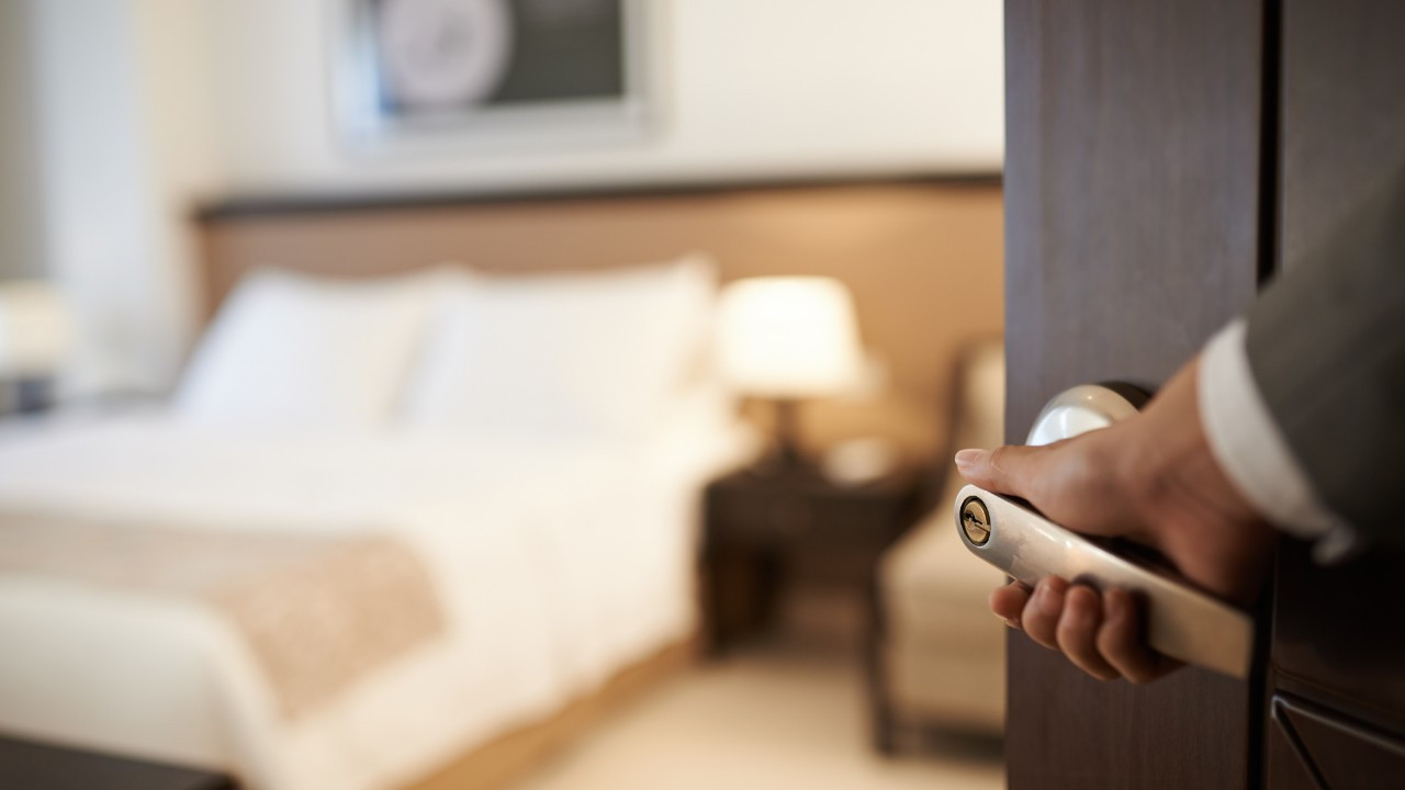 Otel fiyatları cep yakıyor: 200 bin liralık fatura rotayı eve çevirdi