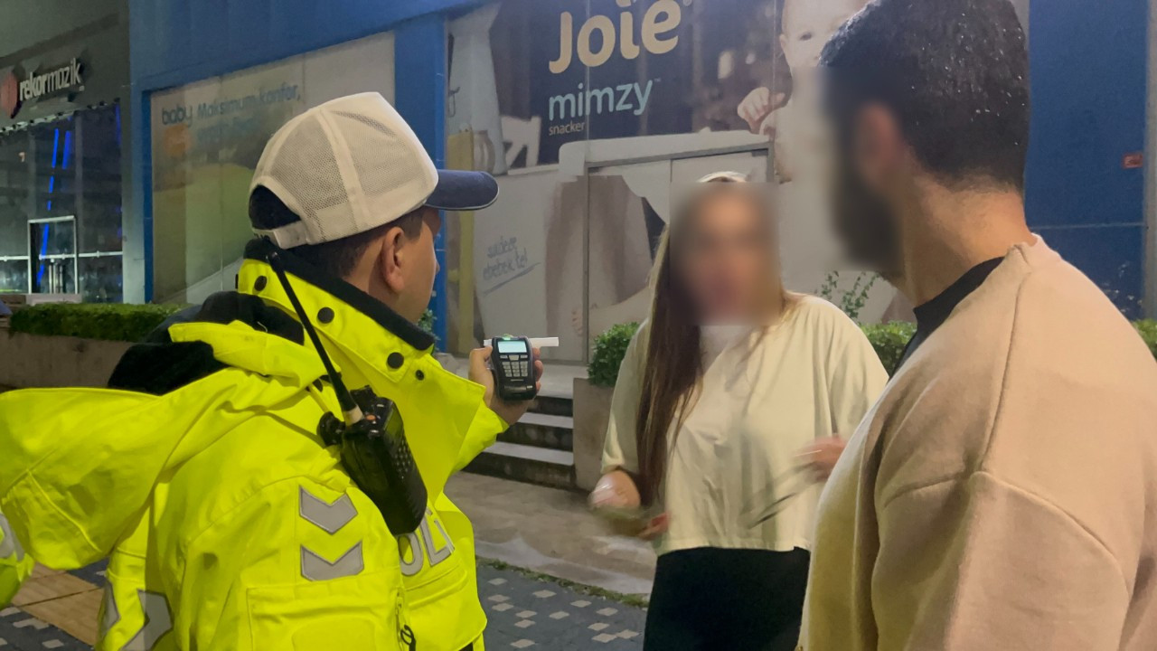 Alkollü yakalanan kadın sürücü ortalığı birbirine kattı: Alo kanka, acil durum! 'Ben de Karamürsel sepeti değilim'