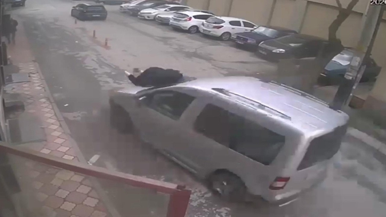 Eskişehir'de korkunç kaza! Görüntüler dehşete düşürdü! Önüne kattığı herkesi ezdi