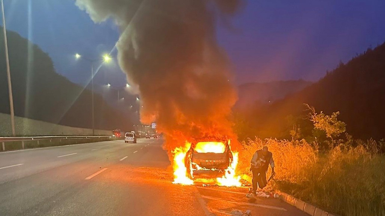 Samsun'da korku dolu anlar! Küle dönen araçta altınlarını aradı