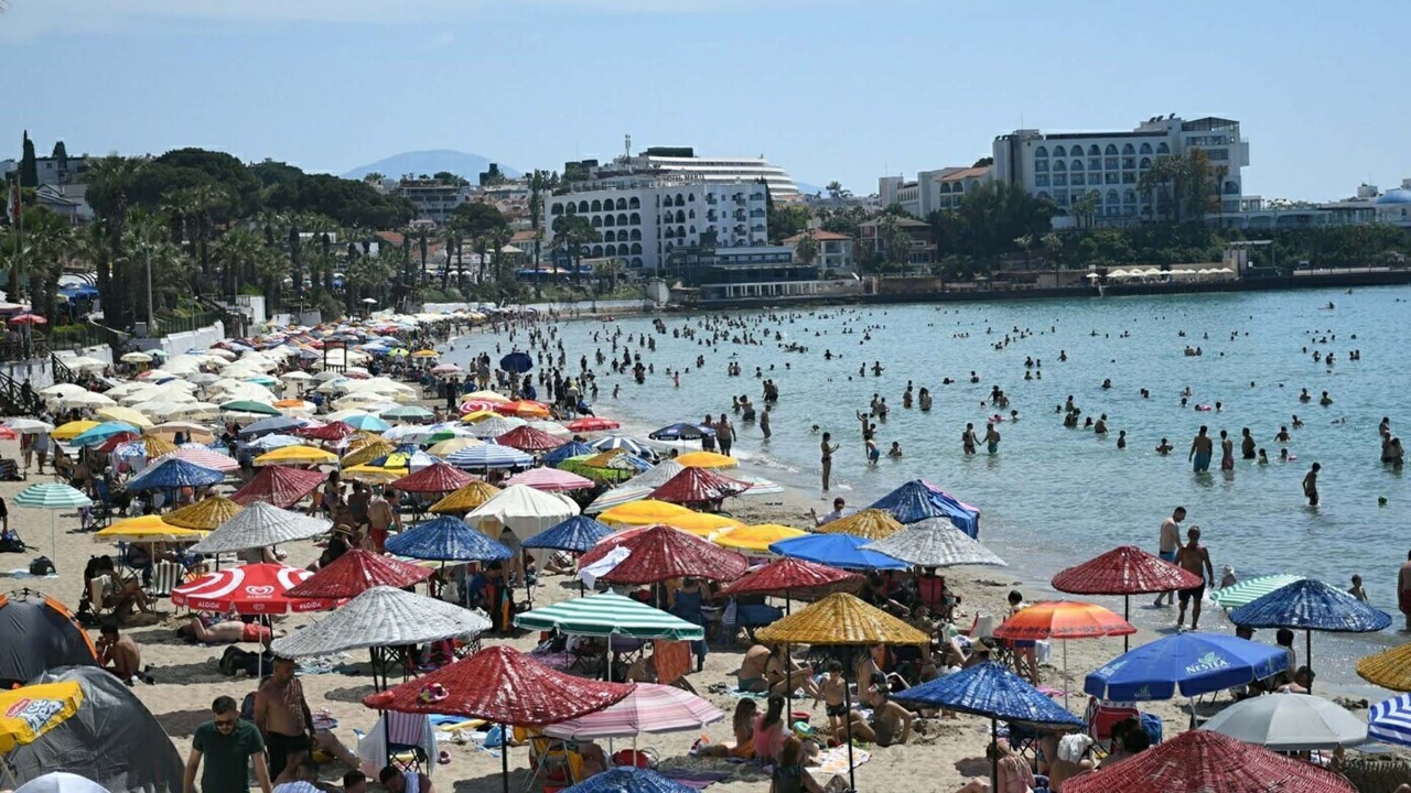 Kuşadası’nda bayram yoğunluğu!  Nüfus 1 milyona yaklaştı, oteller ve pansiyonlar doldu