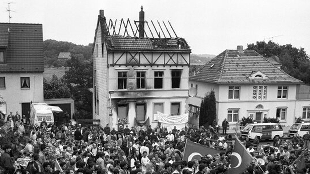 Solingen katliamı unutulmadı! Dışişleri Bakanlığı hayatını kaybedenleri andı