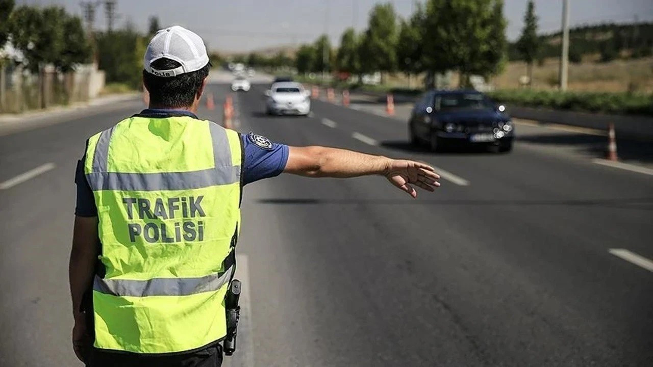 İstanbul Valiliği duyurdu! Sürücü ve yolcular dikkat: O yollar trafiğe kapatıldı