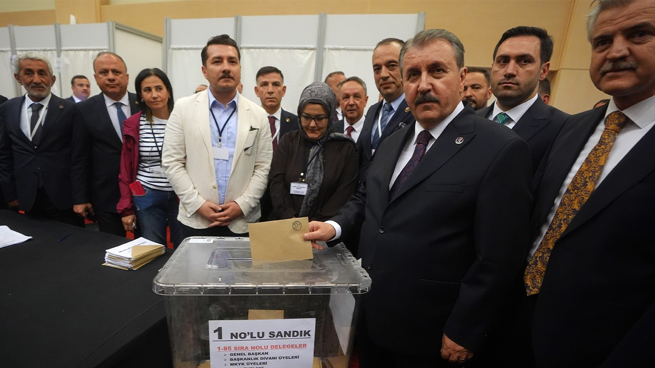 Büyük Birlik Partisi kurultaya gitti: Mustafa Destici yenide