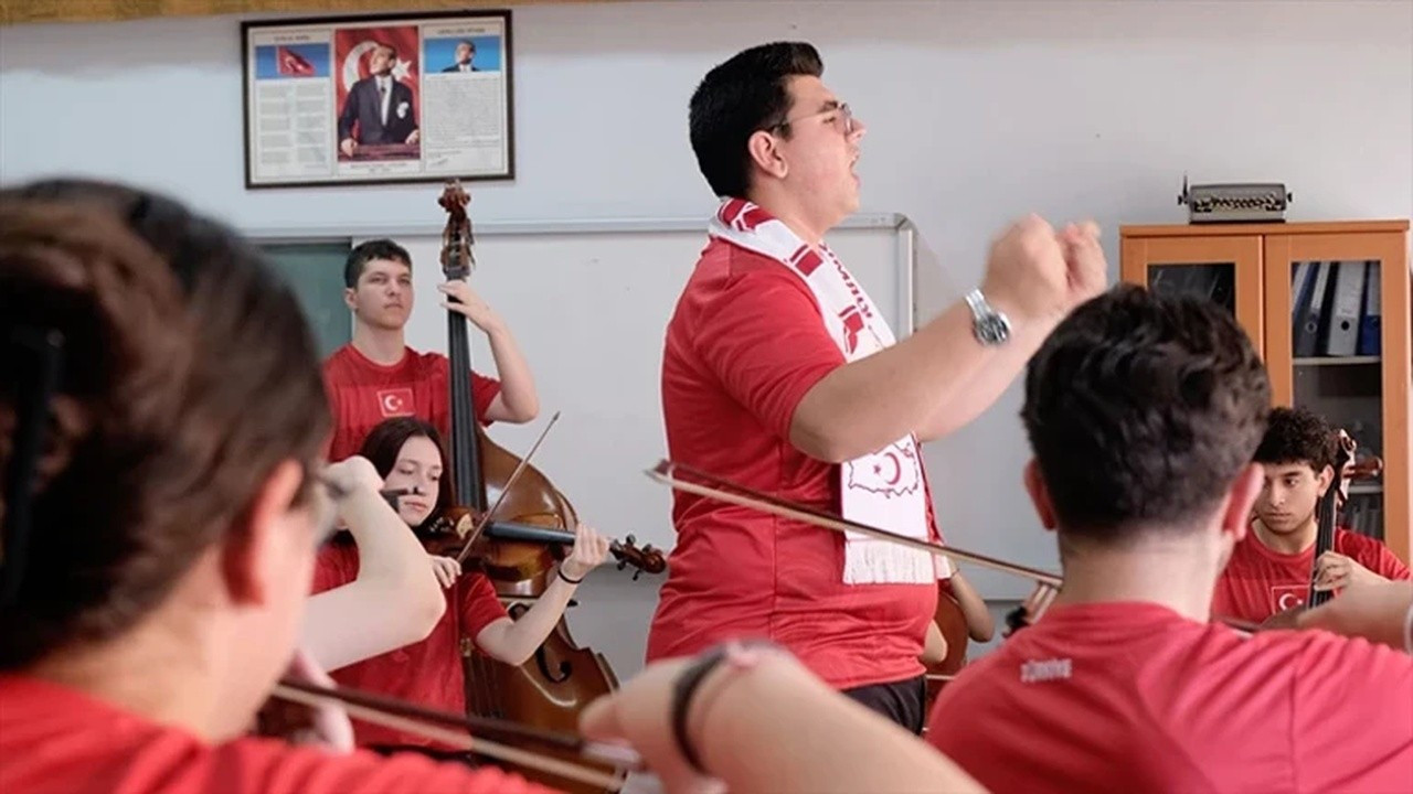 A Milli Futbol Takımı beste yarışmasında "Bizim Çocuklar" bi