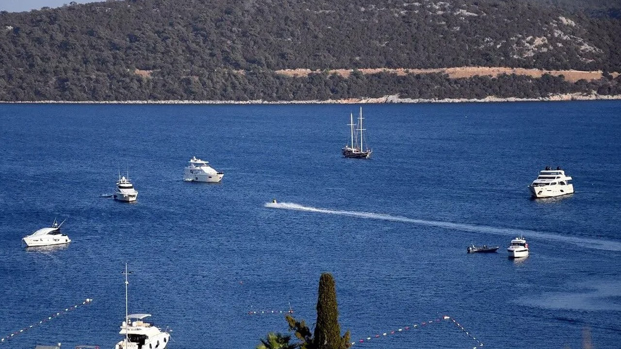Bodrum'da otel dolulukları yüzde 90'ı aştı! Yarım milyonu aşkın yabancı turist akın etti: Asıl fırsat eylül ayında geliyor