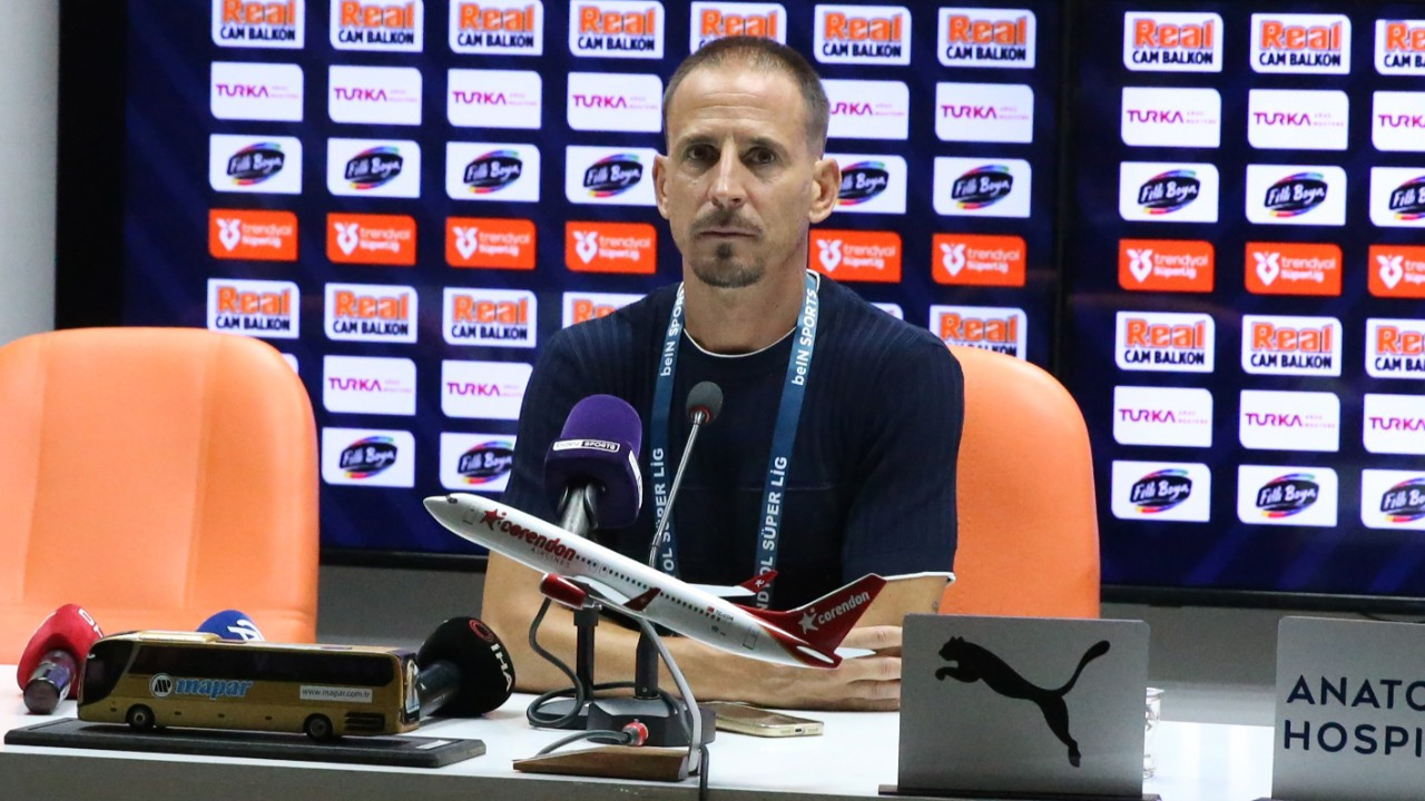 Alanyaspor teknik direktörü Pereira, Beşiktaş’ı nasıl çözdüklerini anlattı!