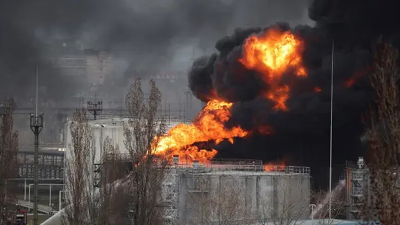 Rusya'nın Krasnodar bölgesine İHA saldırısının ardından petrol rafinerisinde yangın çıktı