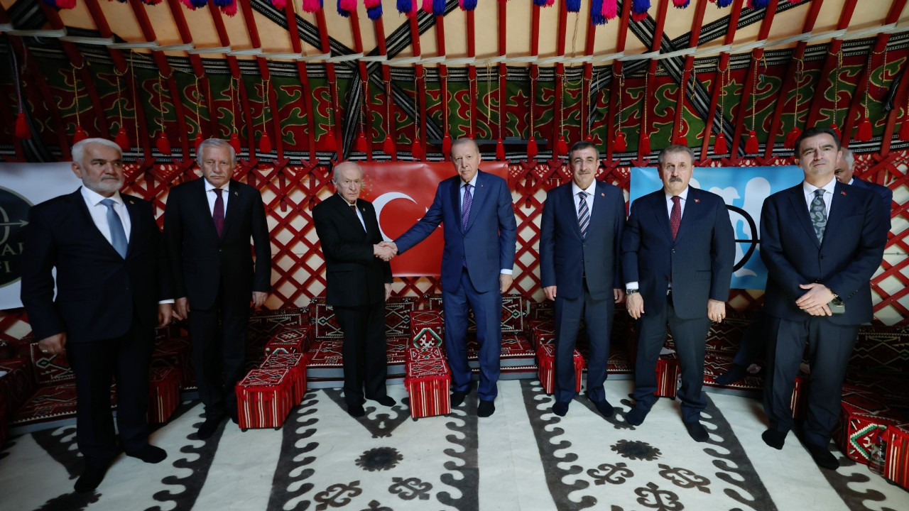 Erdoğan ve Bahçeli Ahlat'ta buluştu! Han çadırında dikkat çeken sohbet