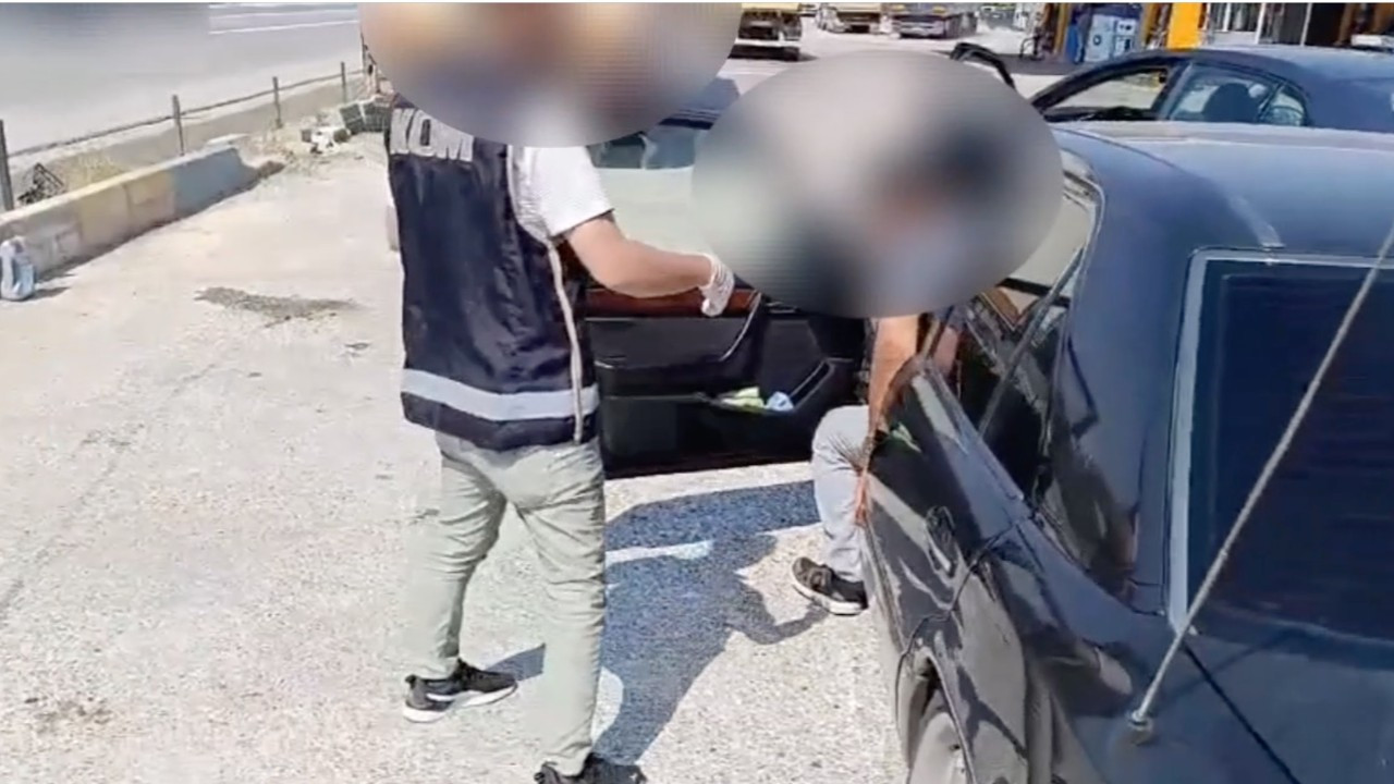 Konya-İstanbul yolunda silah alarmı! Araçtan cephanelik çıktı