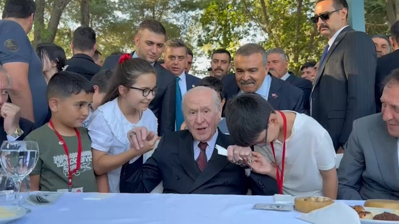 Bahçeli'nin minik Metehan'a nasihati çok konuşuldu: "Sen de onun gibi ol"