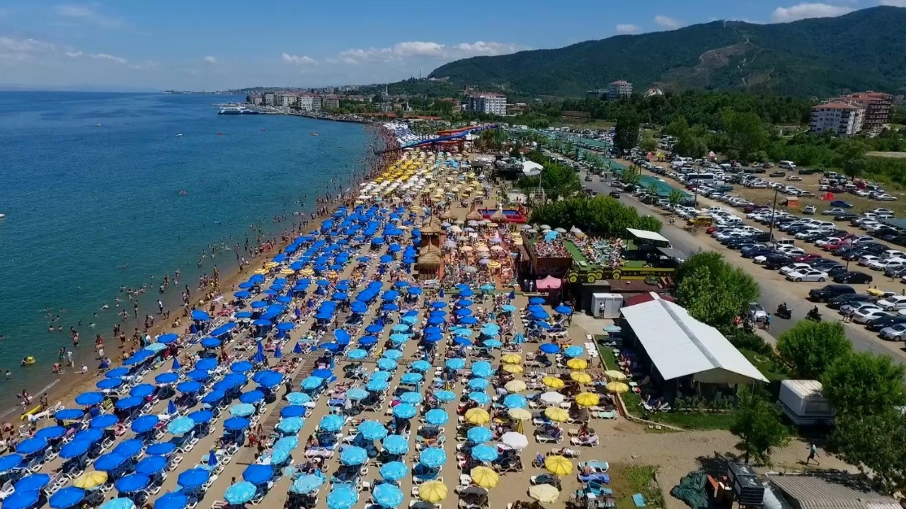 O ilçede iğne atsan yere düşmüyor! Nüfus tam 10 katına çıktı: Hesaplı tatil arayanlar soluğu orada aldı