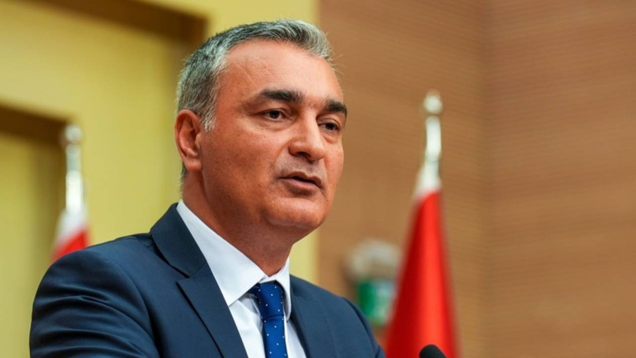 CHP’den Özgür Özel’e sert tepki: Başkanlarımızı taciz etmeyi bıraksın