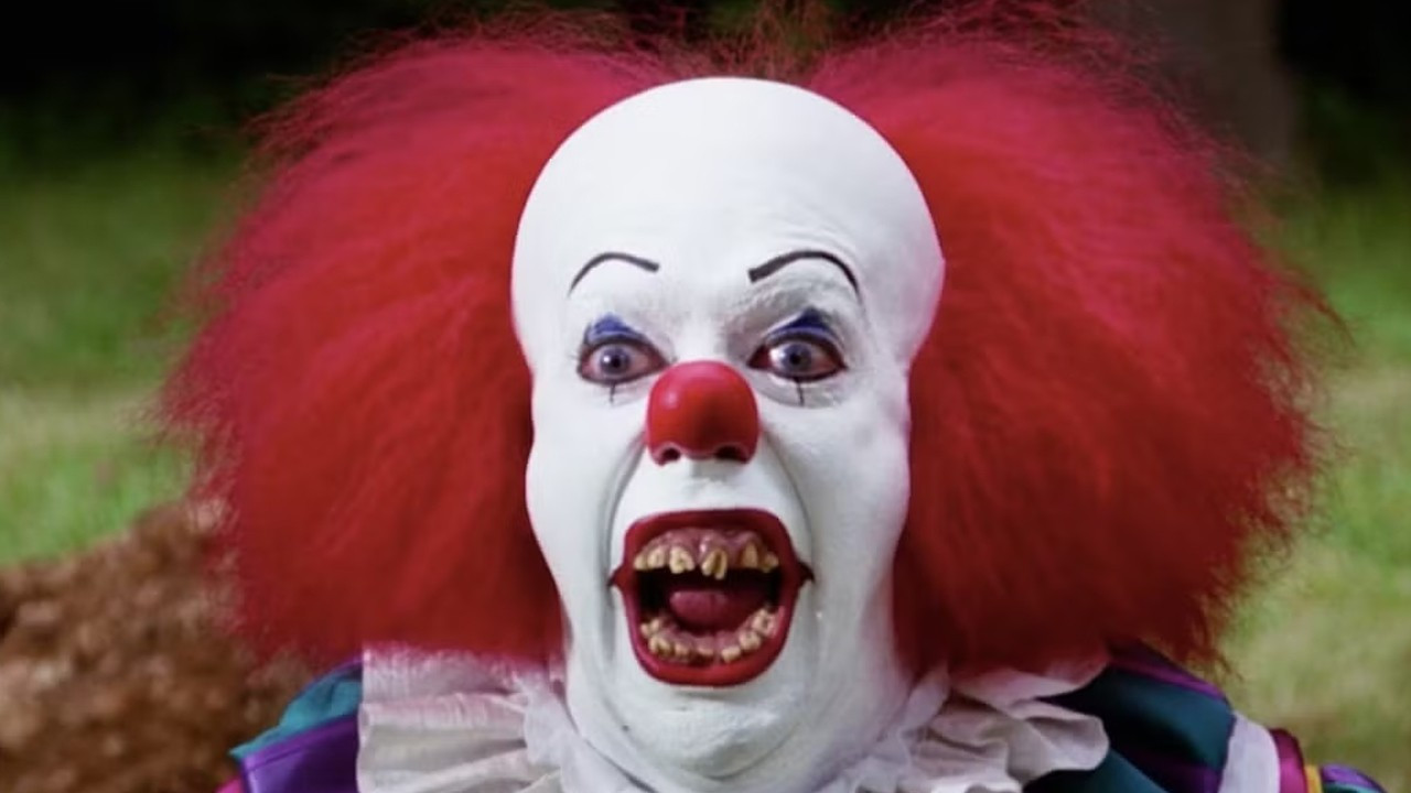 Hem Frank-N-Furter hem Pennywise’tı! Korku sinemasının unutulmaz ismi Tim Curry hayatını kaybetti