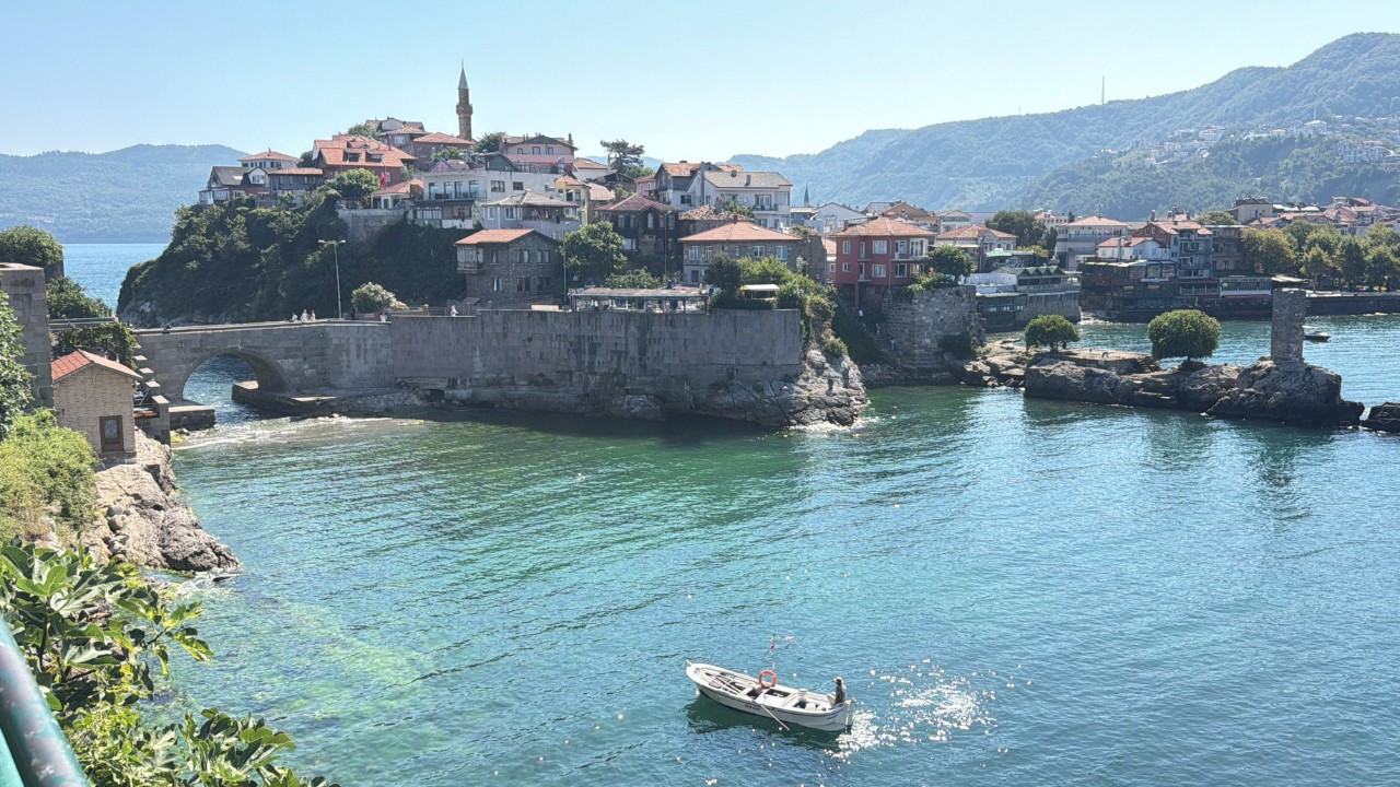 6 bin nüfuslu Amasra'ya 1 milyon turist!