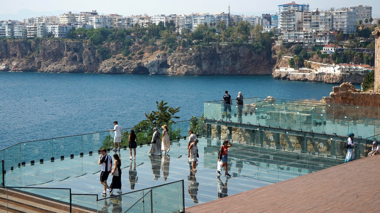 Antalya’nın tarihi simgesi Hıdırlık Kulesi ziyaretçilerini bekliyor