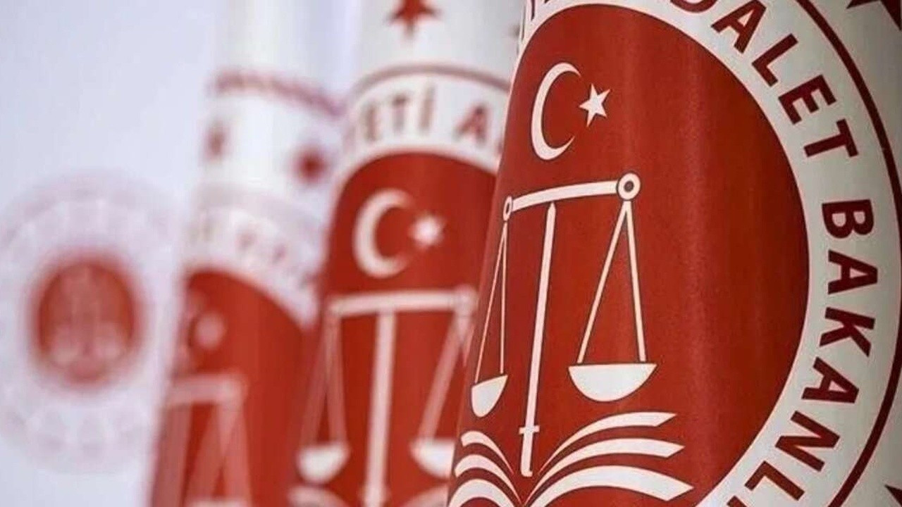 Adliyelerde yeni dönem! Uzayan dosyalar için Alo Adalet 135 geliyor