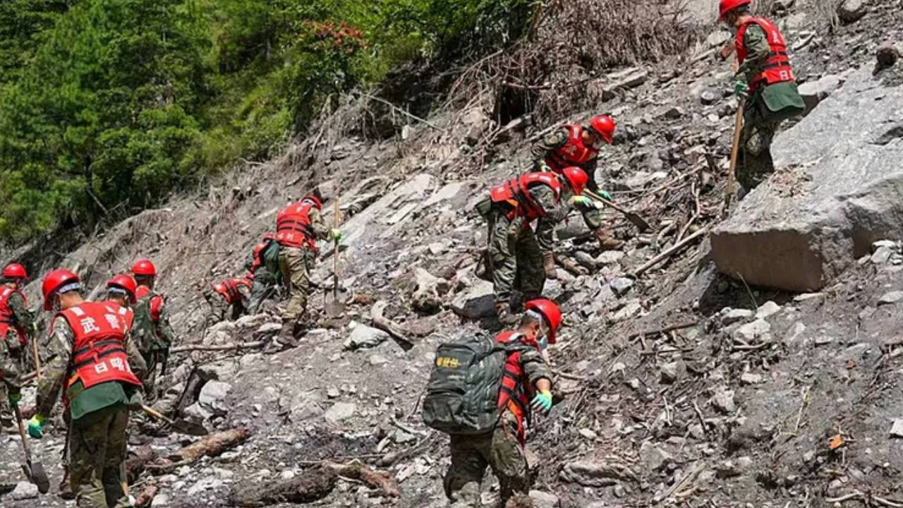 Nepal'deki felakette korkunç tablo: Cesetleri koyacak yer kalmadı