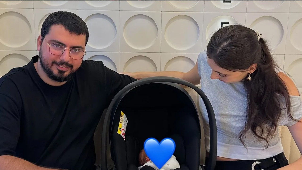 MasterChef şampiyonu Serhat Doğramacı baba oldu! İlk aile pozuna yorum yağdı: İyi ki bizi seçtin Atlas'ım