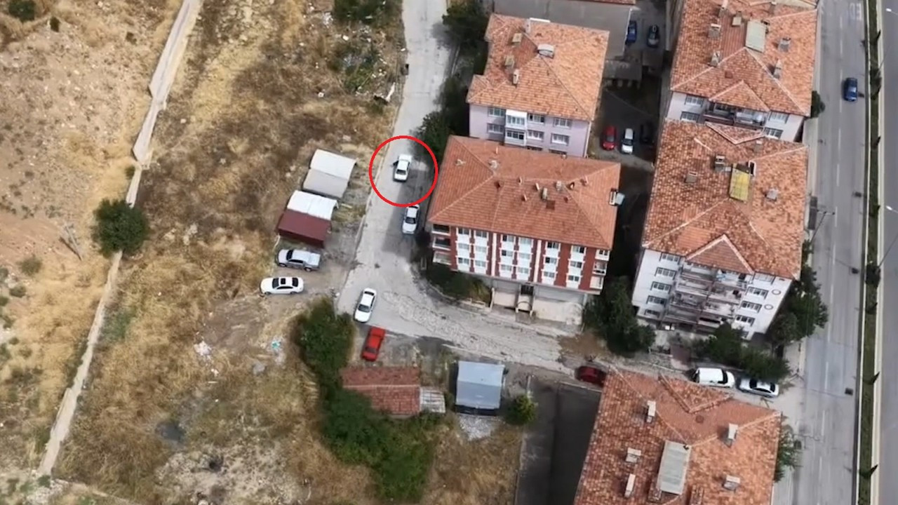Ehliyetsiz sürücünün oyununu dron bozdu! Havadan adım adım takip ettiler: O anlar saniye saniye görüntülendi