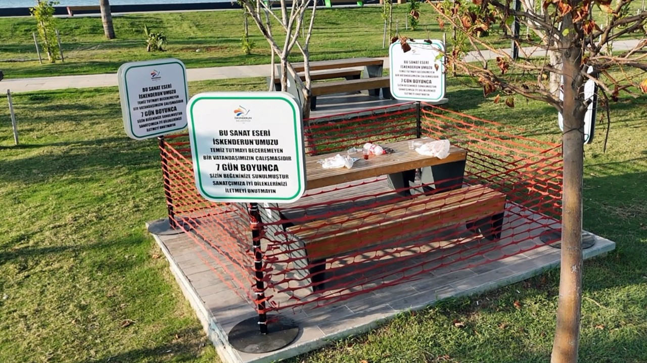 Belediyeden çöplerini bırakıp giden vatandaşa olay gönderme!