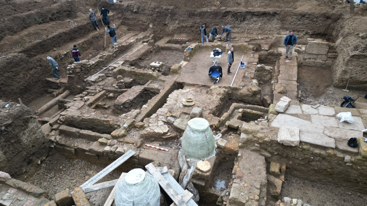 Adramytteion Antik Kenti'nde 1700 yıllık Roma villası ve eşsiz mozaikler bulundu