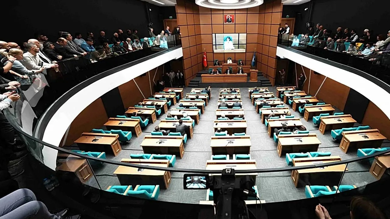 Seçim öncesi flaş iddia: 4 meclis üyesi AK Parti'ye geçti, isimler belli oldu