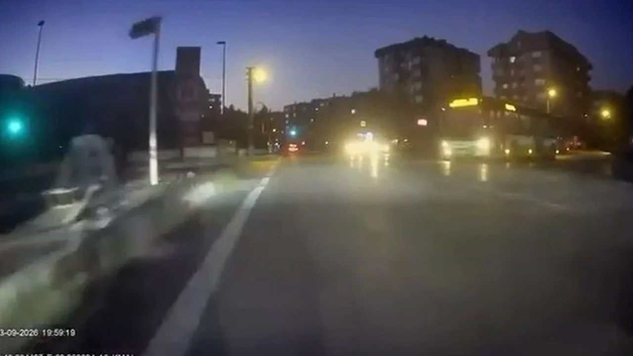 Bursa'da trafikte akılalmaz anlar: Polise şikayet edeceğim, diyen motorcuya verdiği yanıt şoke etti