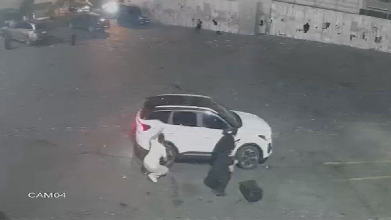 DEAŞ şüphelisinin kaçışı Sultanbeyli Otogarı’nda sona erdi: Operasyon anı kamerada