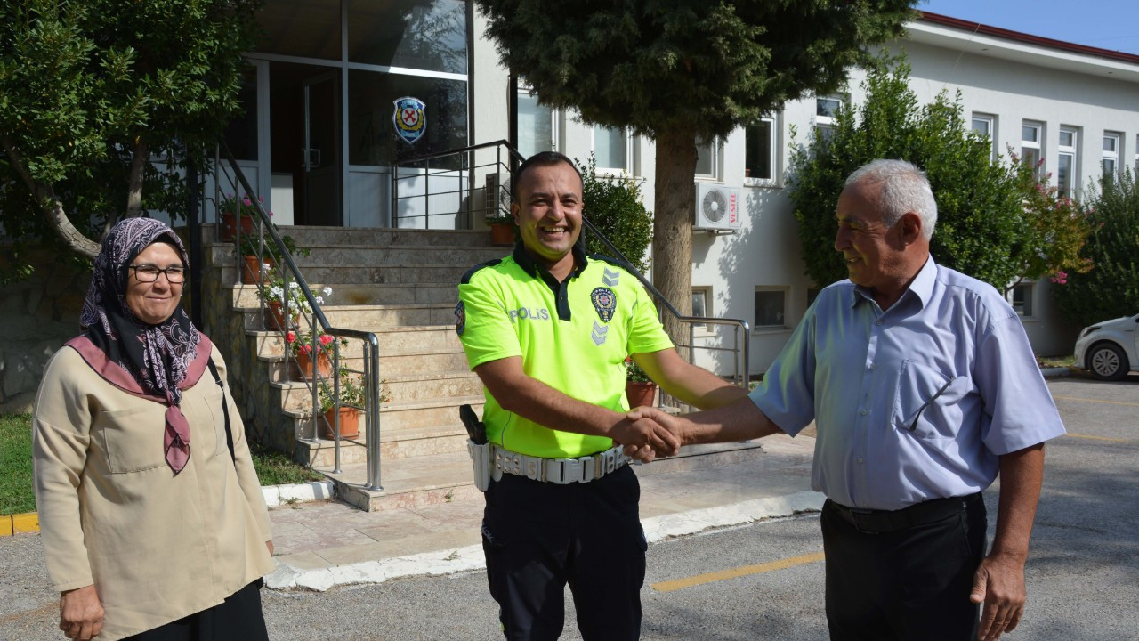 Polisi görünce eşini yolda indirdi! Trafik uygulamasında film gibi anlar! Tüm Türkiye bu cezayı konuşuyor