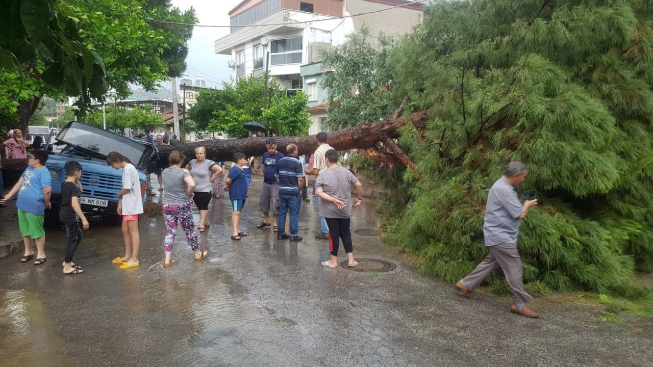 Nazilli'de sağanak hayatı felç etti - Resim: 4