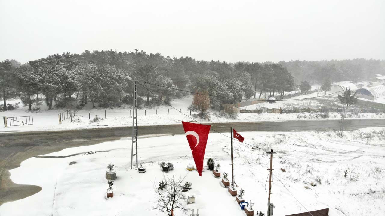 İstanbul beyaza büründü!.. Ortaya çıkan manzara nefes kesti - Resim: 1