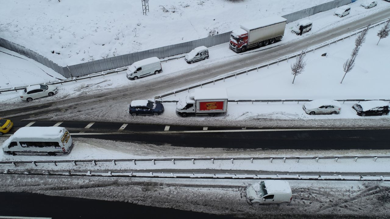 Yola bırakılan araçlar havadan fotoğraflandı - Resim: 3