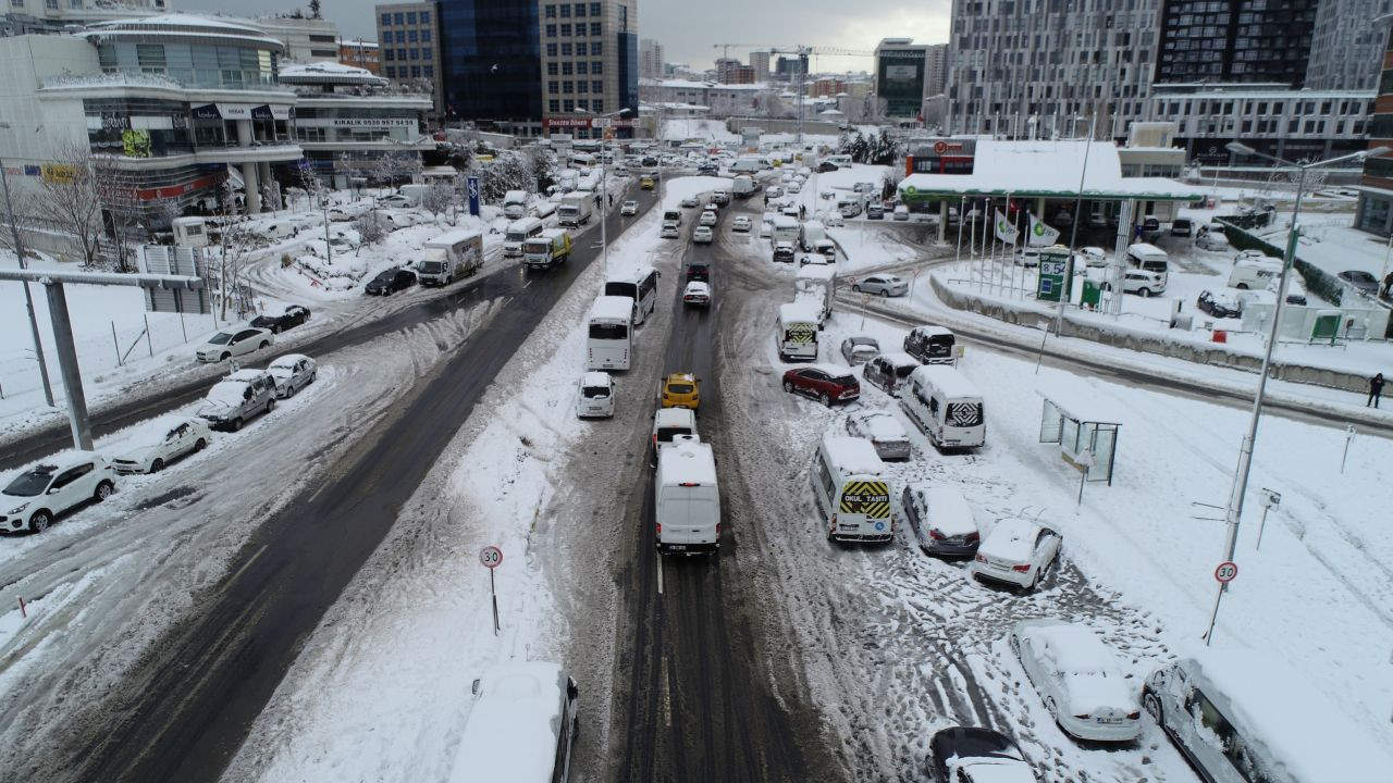Yola bırakılan araçlar havadan fotoğraflandı - Resim: 4