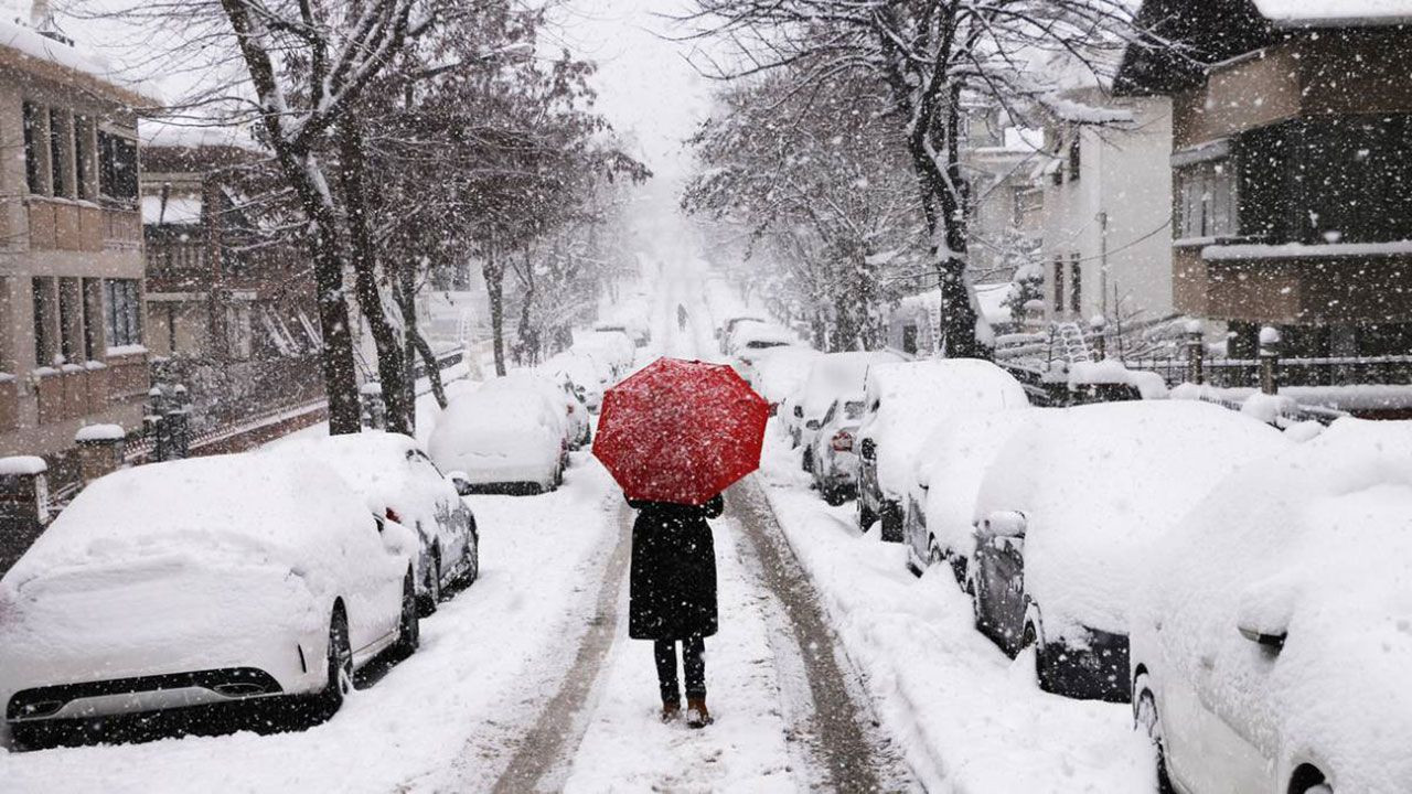 Zor gün başladı! İşte İstanbul'da kar yağışının bastıracağı saatler ve İstanbul'da karın biteceği tarih - Resim: 4