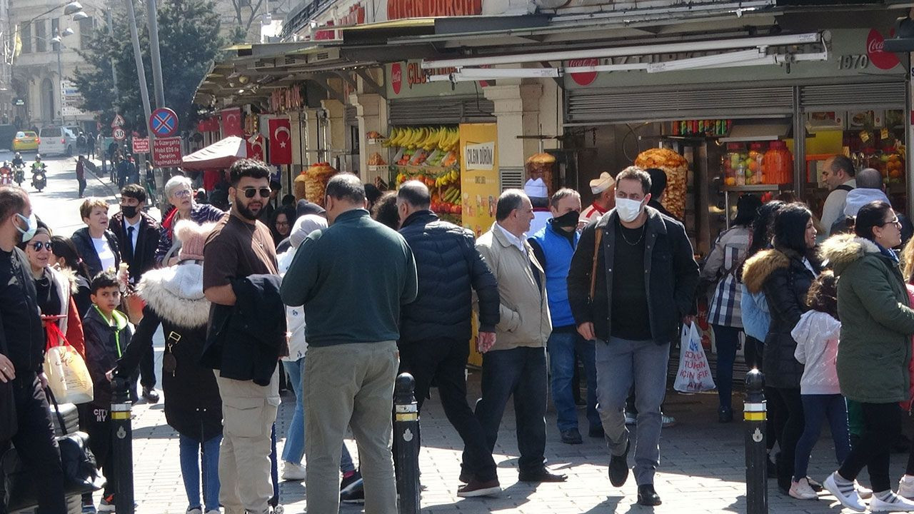 Güneşi gören İstanbullular Taksim'e akın etti - Resim: 3