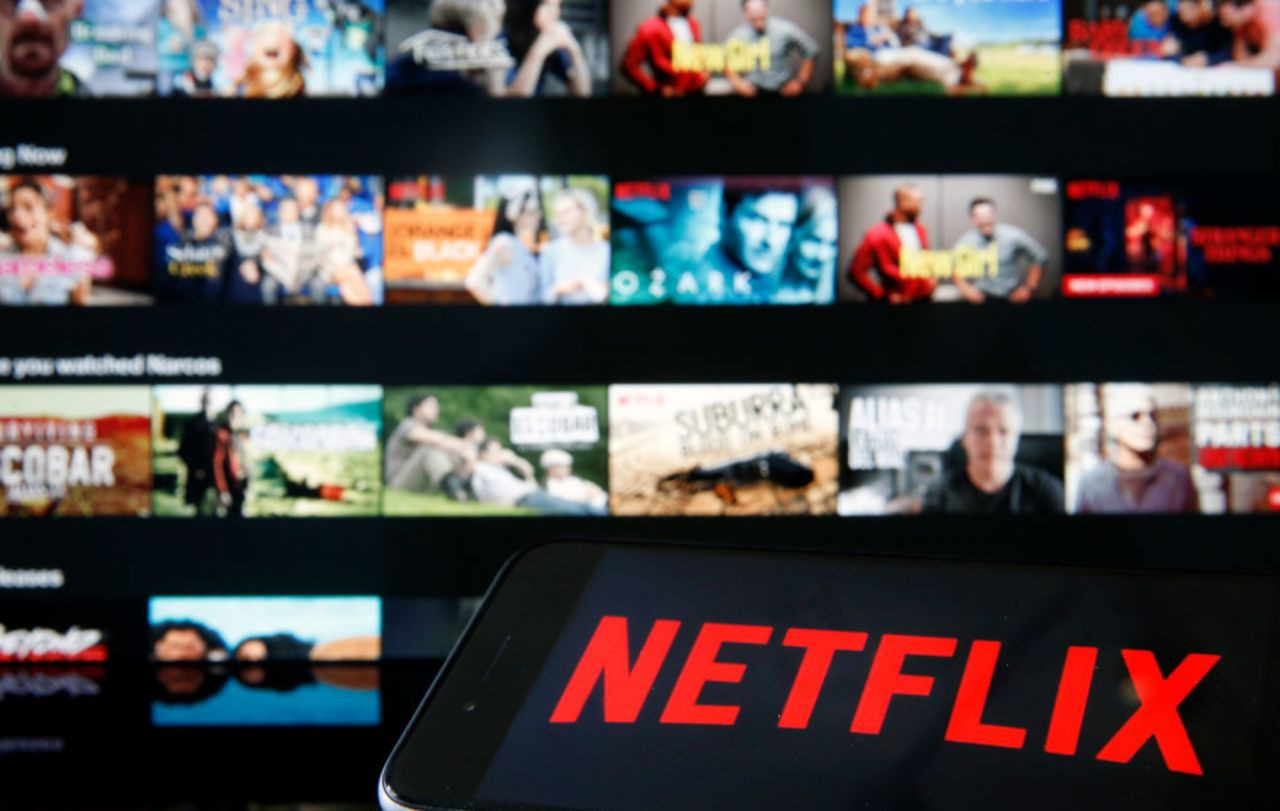 Netflix'te en çok izlenenler belli oldu! Zirvedeki dizi ve film sürpriz yaptı - Resim: 1