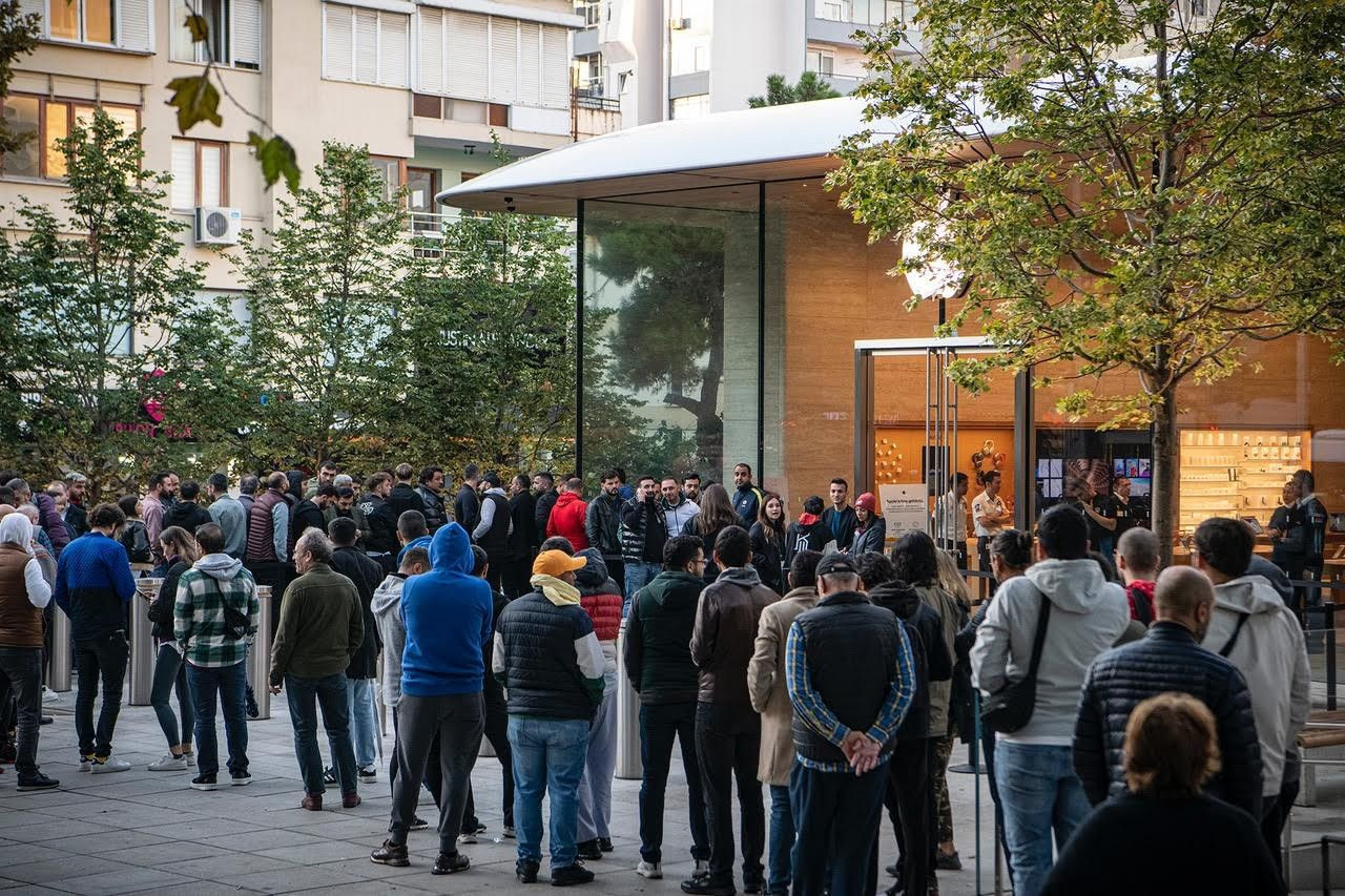 Iphone 14 kuyruğu! Fiyatına inanamayacaksınız! "Tam 3 saattir kuyruktayım, 2 tane aldım" - Resim: 2