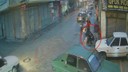 Kaza tesellisi! Önce çarptı sonra öptü