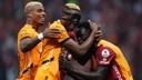 Lider Galatasaray evinde şov yaptı!