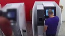 ATM’deki parası diğer müşteri tarafından çalındı!
