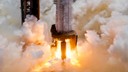 SpaceX’e ait roket deneme öncesi patladı