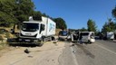 Kamyona çarpan sürücü dehşet saçtı
