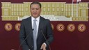 CHP Grup Başkanvekili Emir sahneden inerken düştü!