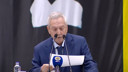Aziz Yıldırım alkışlarla kürsüye gitti