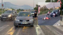 Otomobiliyle, çarptığı kadının üzerinden geçti!