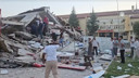 Balıkesir'deki depremde bir bina yıkıldı!